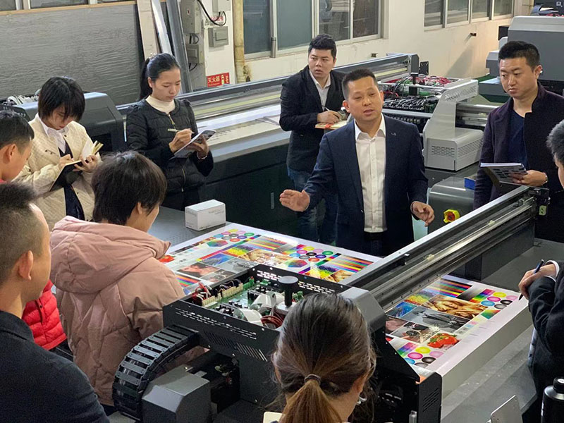 傲彩機械平板打印機培訓(xùn)